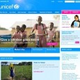 La section canadienne de l'Unicef présente une boutique proposant des vêtements (cravates, pulls), des articles de papier et d'artisanat et des cartes.