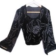 GROUCHO, 100 ans de vêtements vêtements et accessoires reproduisant les tendances de 1870 à 1970. Laissez libre cours à votre imagination, mettez-fin au continuum espace-temps, et faites vous plaisir!