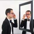 VIKTOR & ROLF, duo de choc Viktor & Rolf, il faut bien le dire, sont deux génies. Les deux néerlandais ont su mieux que quiconque comprendre leur époque, les voies du marketing et de la communication. Et surtout, ils sont sacrément talentueux!